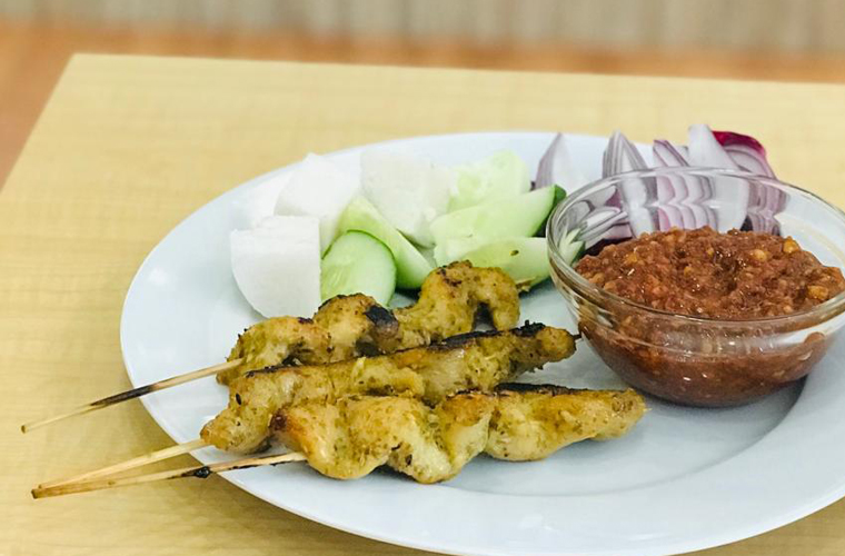 Chicken Satay with Peanut Sauce